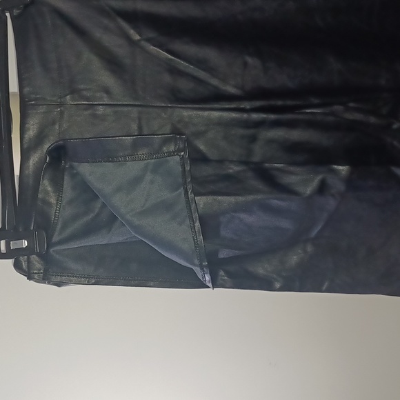 SBERTO PU LEATHER SZ LARGE PANTS SLIT ON BOTH BOTTOM OF LEGS . - Picture 4 of 5